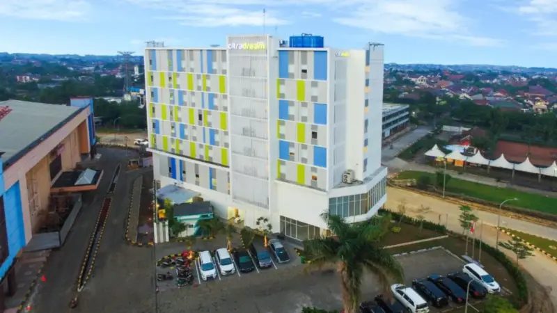 hotel dekat Pantai Pasir Putih PIK 2